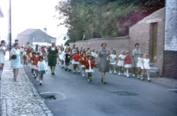 Le cortège avec la participation des écoles
